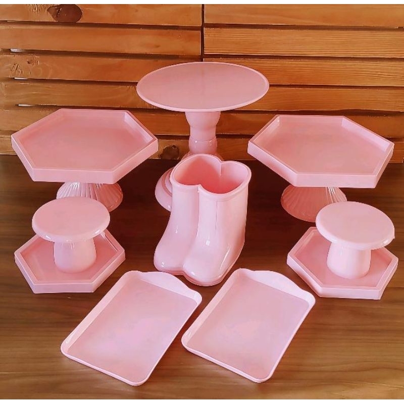 KIT ROSA ACRÍLICO PARA DECORAÇÃO DE FESTA - Boleira/ Vaso/ Mesinhas