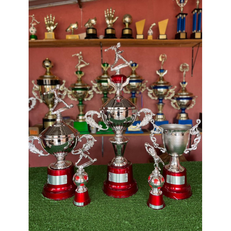 troféus para campeonato / campeão 88 cm - vice 58 cm - terceiro 38 cm / 2 Trofeus destaques