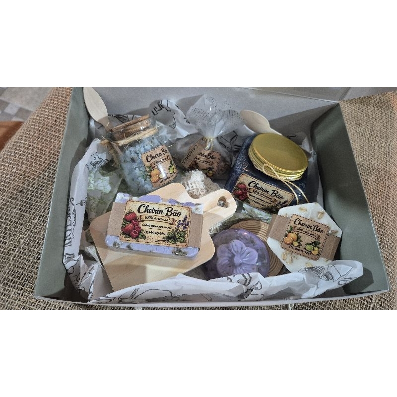 kit geléia de banho,  escalda pés,  Sais de banho,  saboneteira,  porta sabonete bucha e 3 sabonetes.
