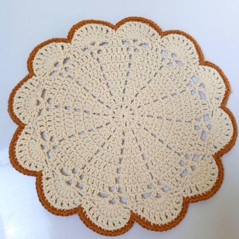 Toalhinha de Crochê Artesanal - Decoração Elegante e Delicada