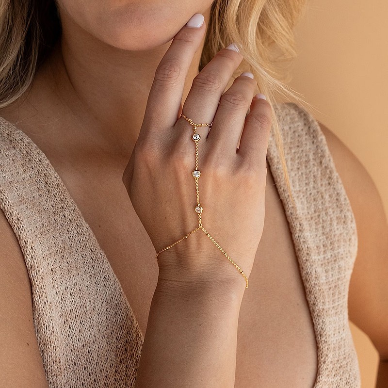 Pulseira de Mão Feminina Dourada com Anel Ajustável Zircônia Delicada Elegante Fashion Presente Festa Semijoia