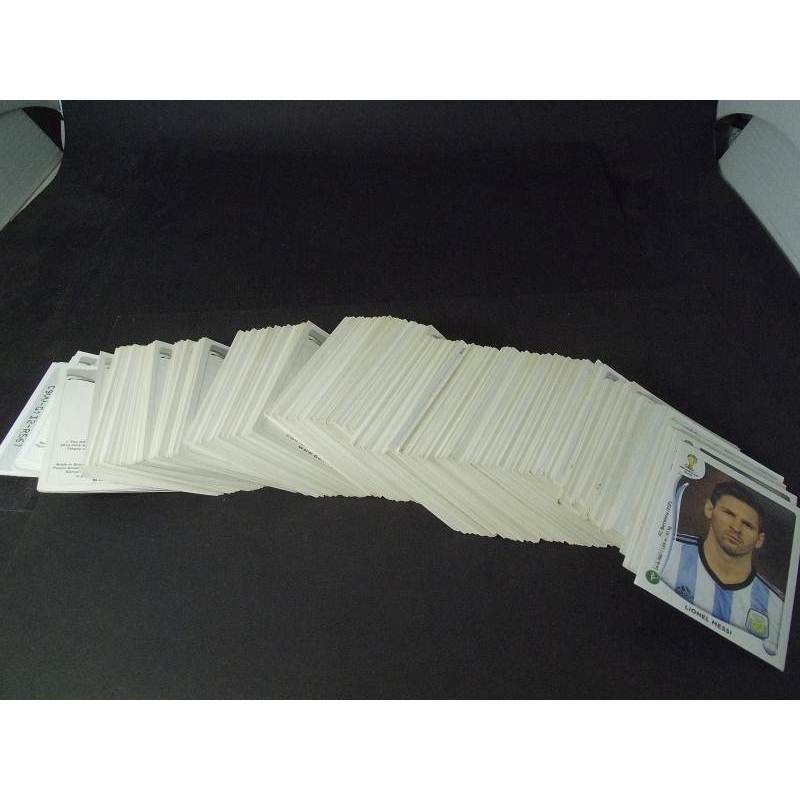 album vazio CAPA MOLE 2014 + 400 figurinhas pra colar originais Pra completar ainda faltarão mais de 200 figurinhas