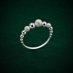 Anel Bolinhas Lisas e Detalhadas em Prata 925 Delicado e Elegante