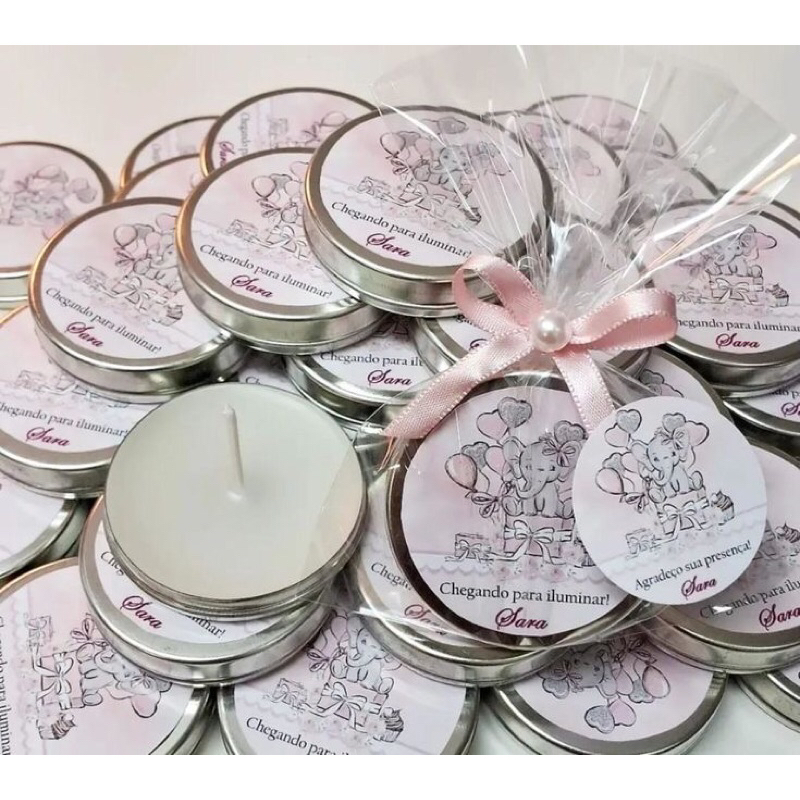 Lembrancinha Vela Aromática na Latinha Personalizada Chá de Bebê Maternidade com Tag, Laço e Sacolinha