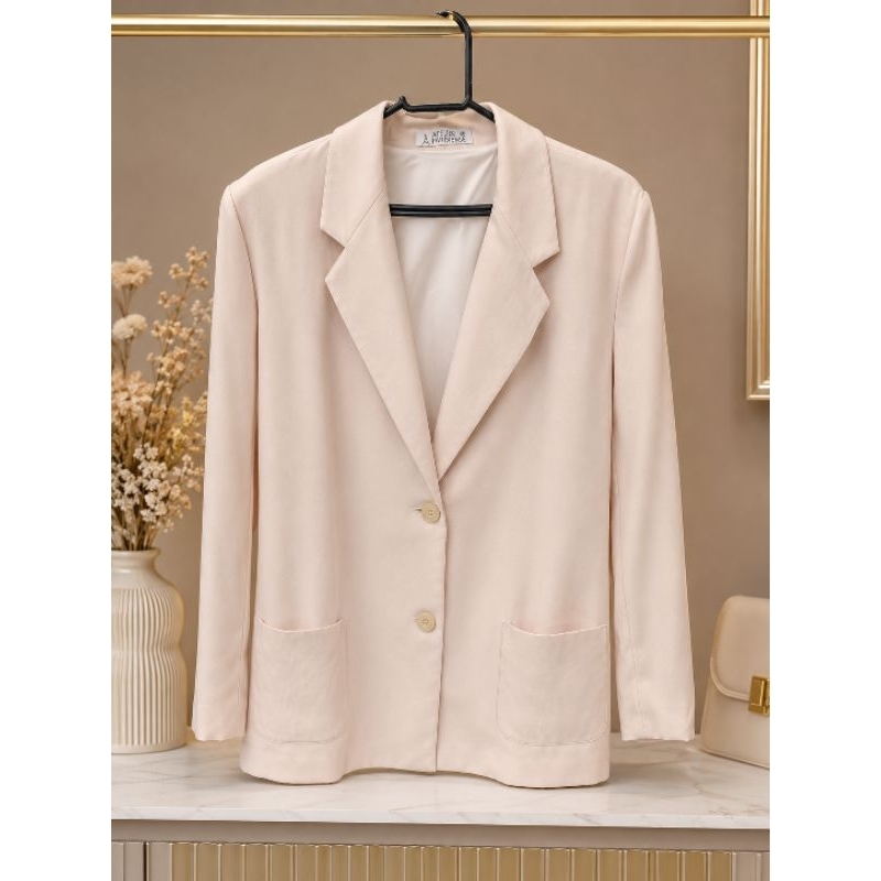 Blazer Alfaiataria Alongado Ateliê Parisiense 46 Brechó Ombreiras Off White Bege Casaco Botões Desapego Barato Plus