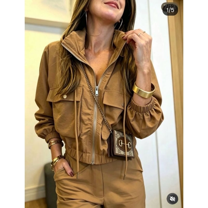 Corta vento feminino com bolso cargo / Com zíper / Elástico no punho / lançamento