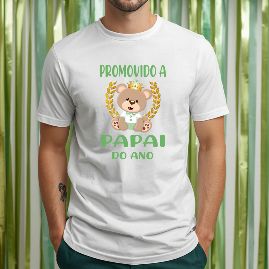 Camiseta Adulto PROMOVIDO A PAPAI DO ANO Ursinho Príncipe Realeza Verde - Chá de bebê ZLprint