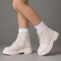 Bota Infantil Coturno Menina Off White Lisa Feminino Blogueirinha Confortável Leve Estilo