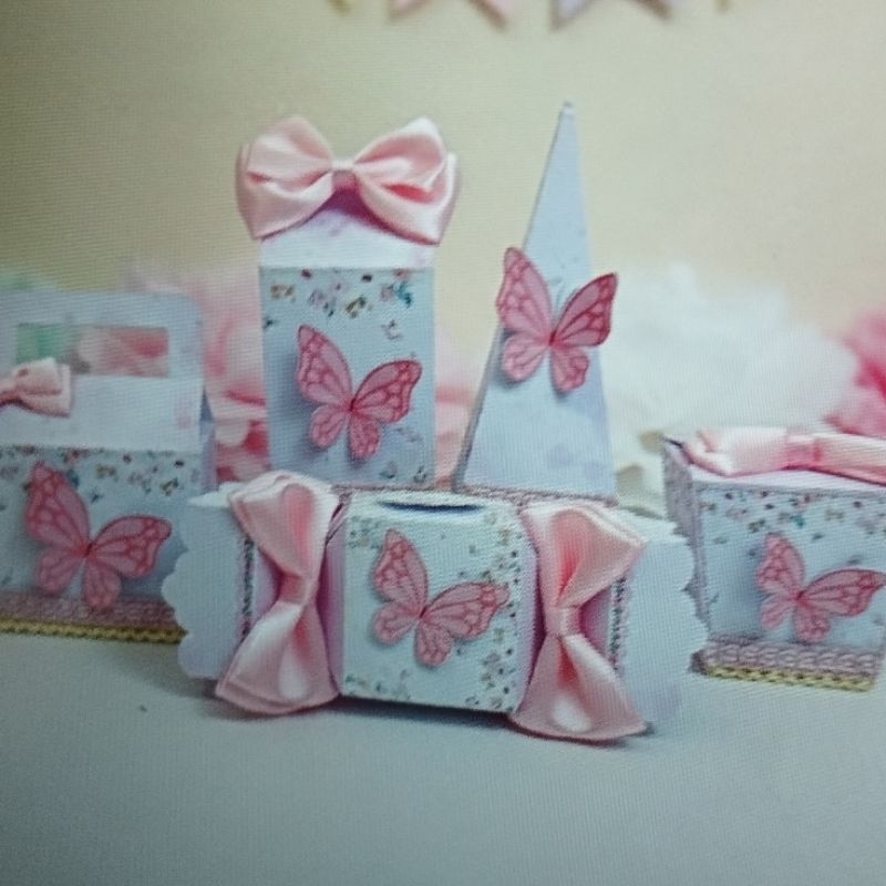 ​Kit 20 Caixas Personalizadas BORBOLETAS, para festa infantil, lembrancinhas, acompanha laços e apliques 3D