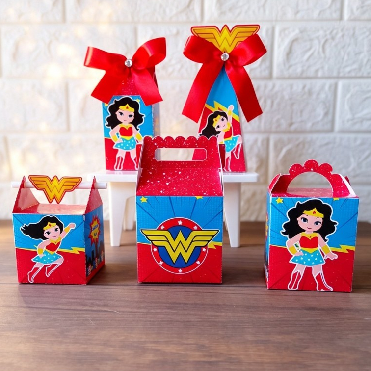 Kit Caixas Mulher Maravilha personalizadas COM LAÇO / Lembrancinha de Festa /Aniversário / Mulher Maravilha