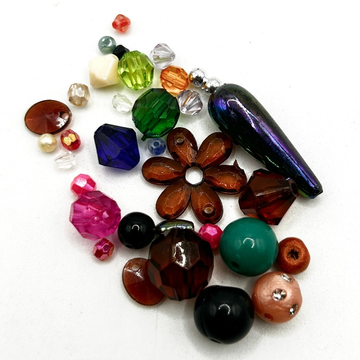 Mix de Miçangas e Pingentes Variados 250g para Bijuterias, Pulseiras e Artesanato  Kit Diversificado em Oferta na Shopee