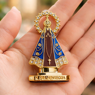 Santinha Nossa Senhora Aparecida Com Coroa Dourada Para Painel Carro Decorativo Com Fita Dupla Face em Oferta na Shopee