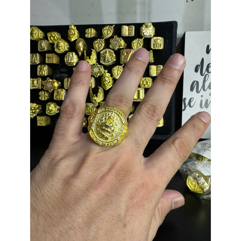 Dedeira Leão quem me protege não dorme moeda antiga premium idêntica a ouro 18k