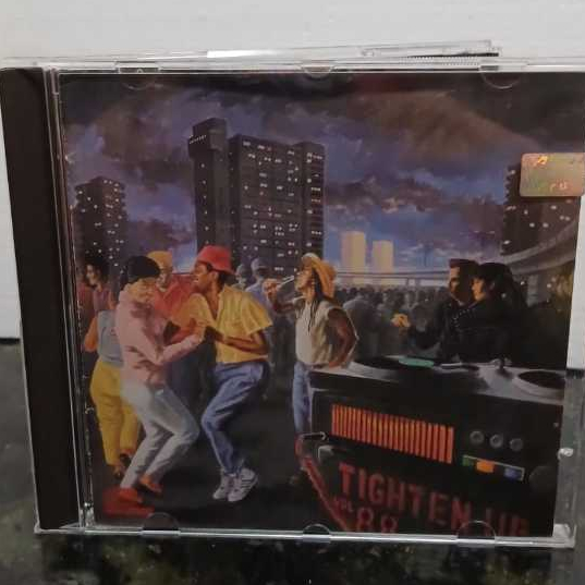 Big Audio Dynamite (B.A.D.) ex Clash  - Tighten Up Vol'88 (CD como novo)