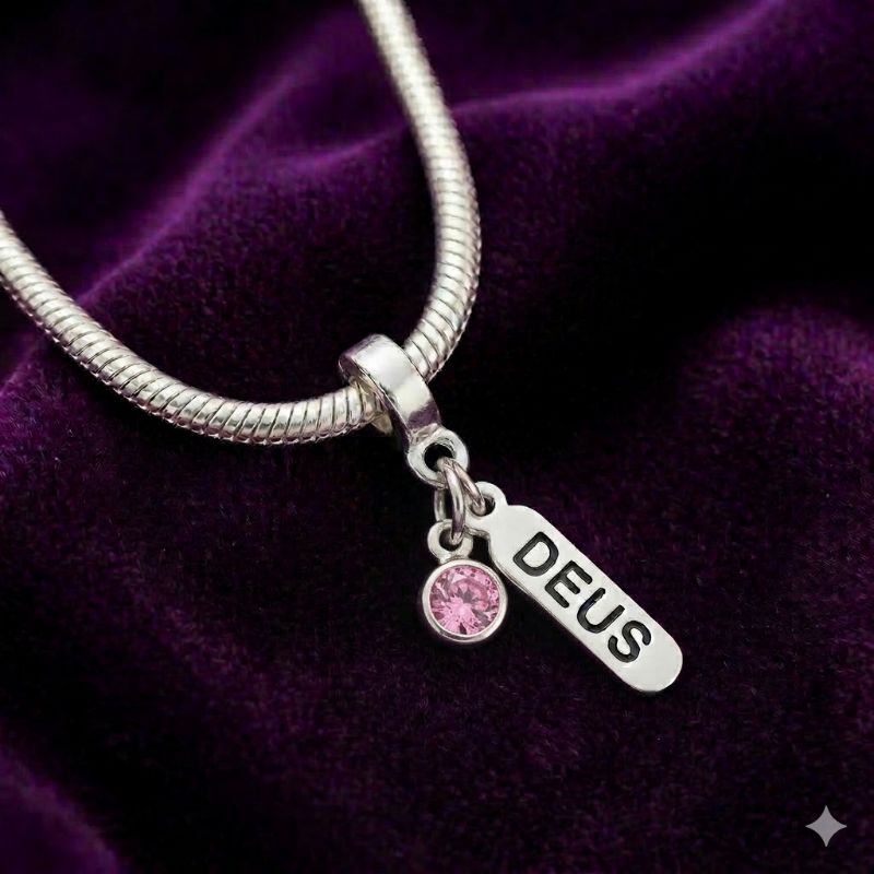 Berloque Plaquinha Deus com Coração Pink Banhado a Prata