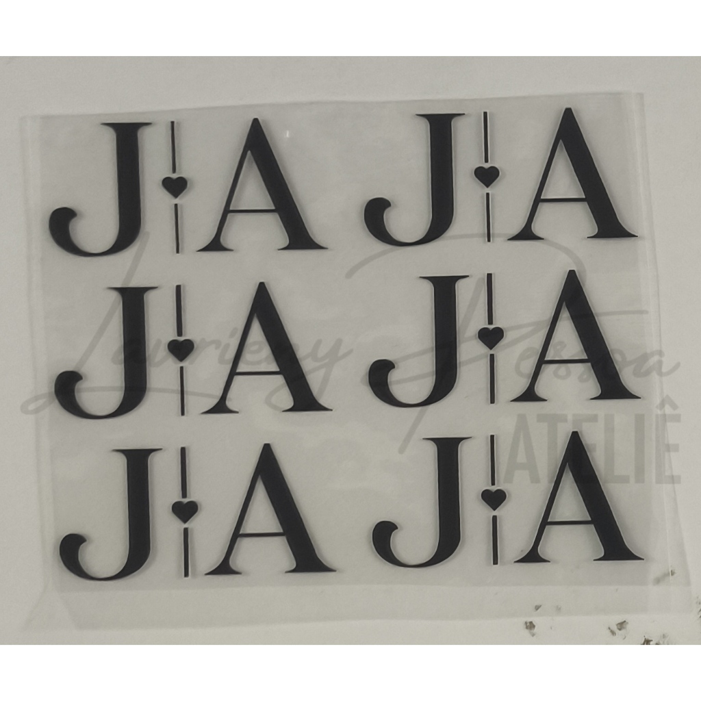 Adesivo TERMOCOLANTE -  Inicial Casal com barra e coração - 2,5 cm de altura - Filme de recorte