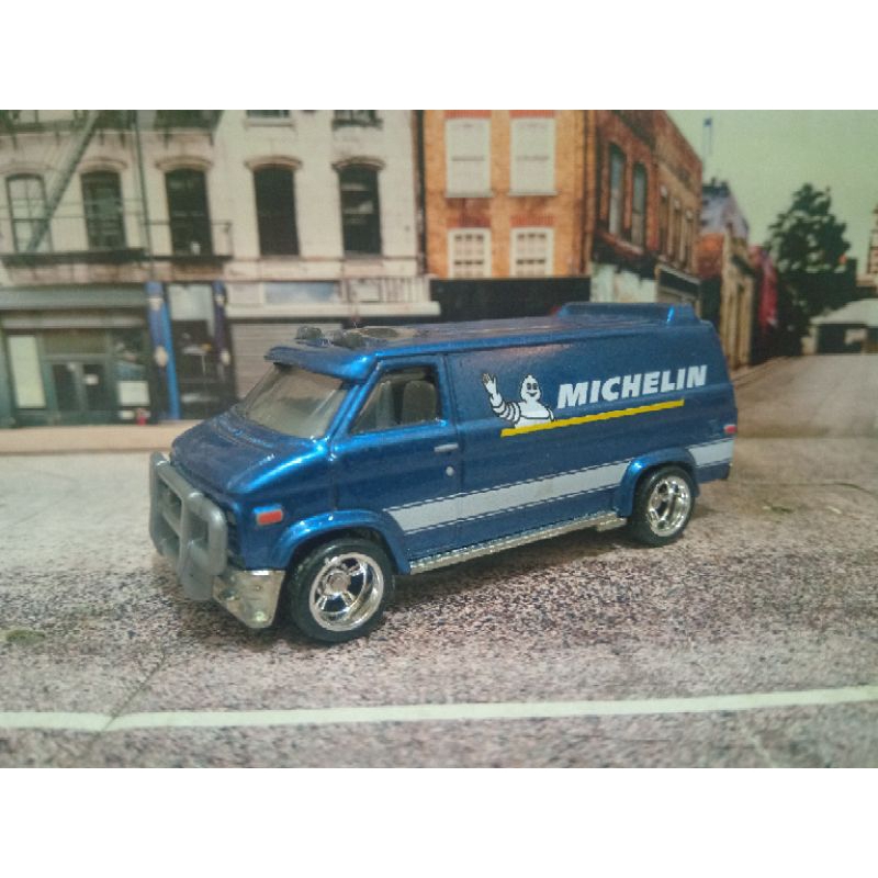 hot wheels custom GMC panel van premium loose (rodas com pneus de borracha)