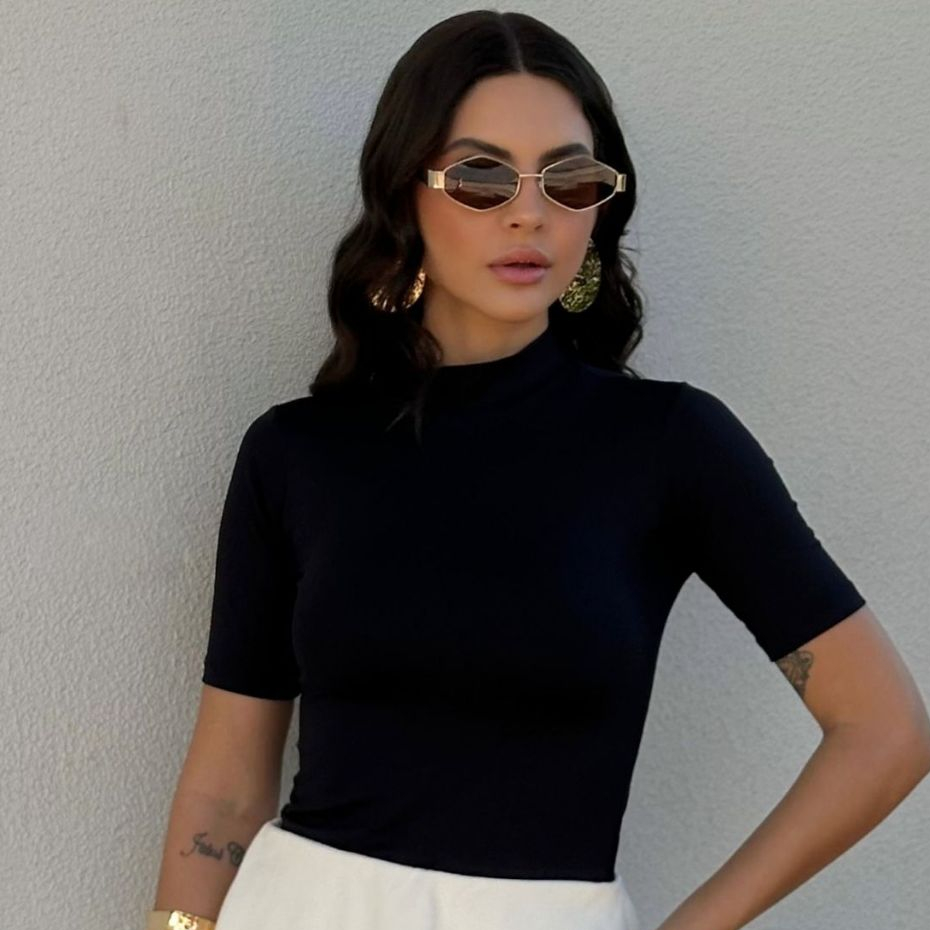 Blusa Feminina Básica Suplex Gola Alta Manga Curta Elegante Tshirt em Oferta na Shopee
