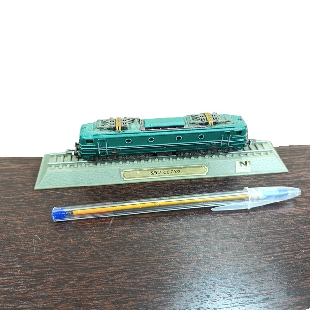 Miniatura Colecionável Antiga Locomotiva 17x3,5x3,5cm 85g