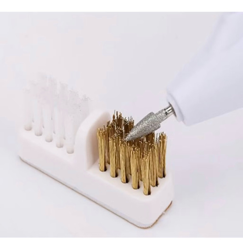 Escovinha 2em1 para limpeza de brocas