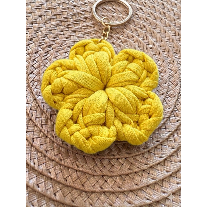 Chaveiro de Flor em Crochê Artesanal - Acessório para Bolsa, Mochila e Chaves