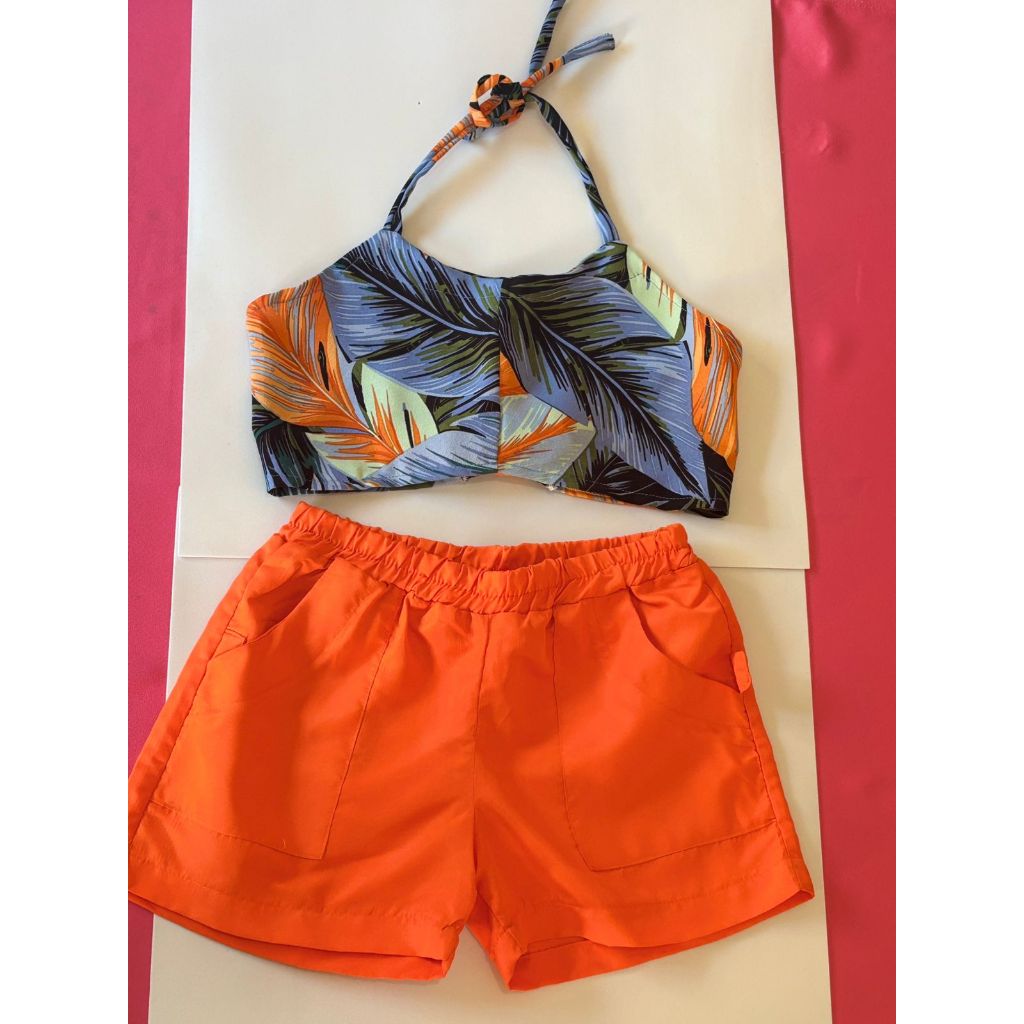 Conjunto floral coral e azul