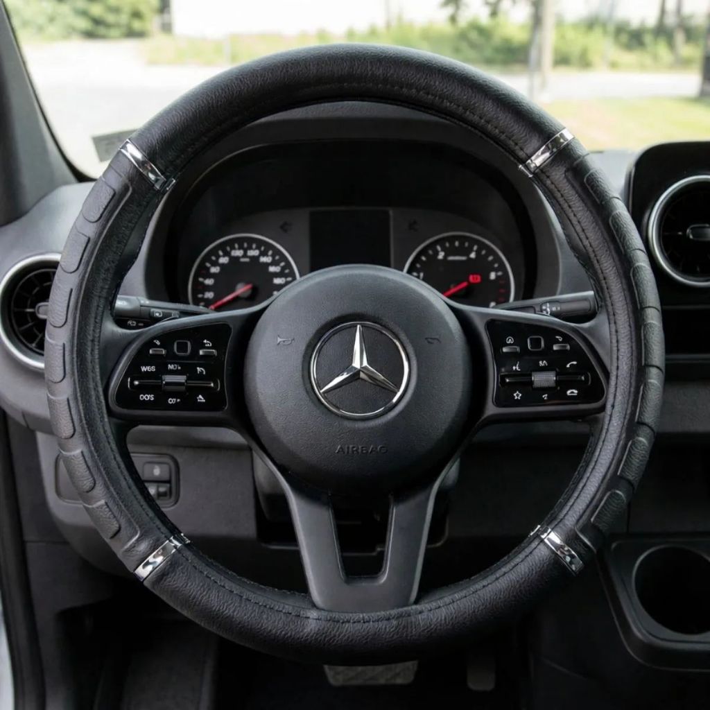 Capa de Volante Automotivo para Mercedes Sprinter Modelo Cromado com Relevo Furgão Macio Van