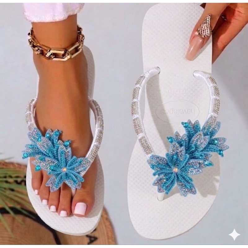 chinelos havaianas originais customizadas com flor tripla.