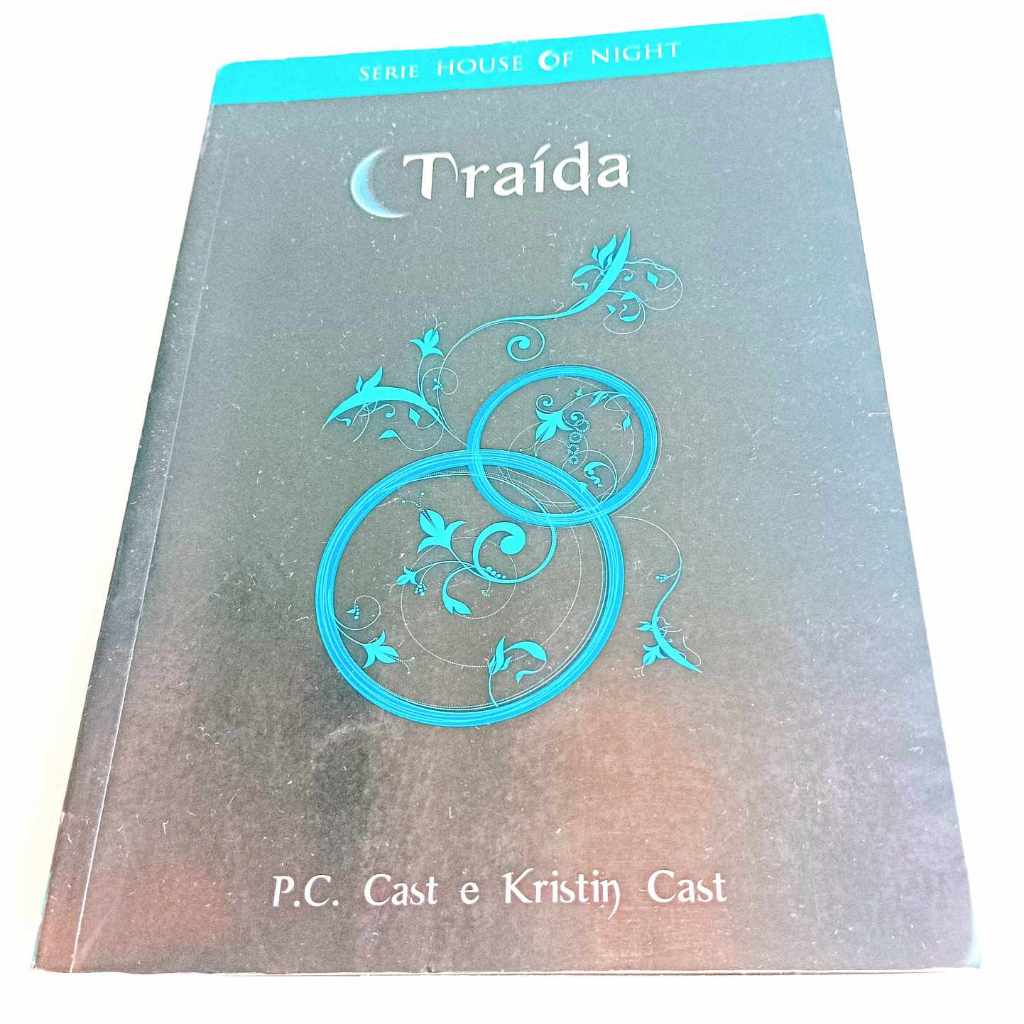 TRAÍDA, SÉRIE HOUSE OF NIGHT, P.C. Cast e Kristin Cast
