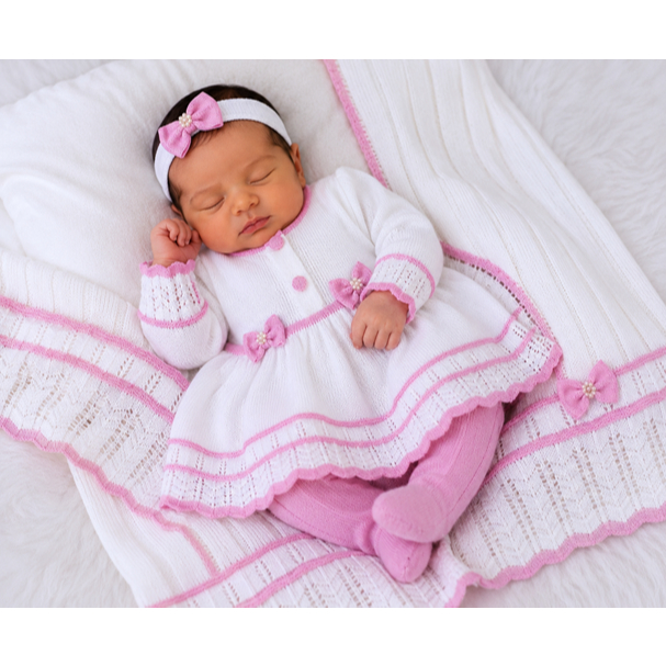KIT VESTIDO CALÇA MANTA SAÍDA MATERNIDADE RN DETALHES LAÇO PEROLA TRICOT PREMIUM TOQUE MACIO LUXO FEMININO