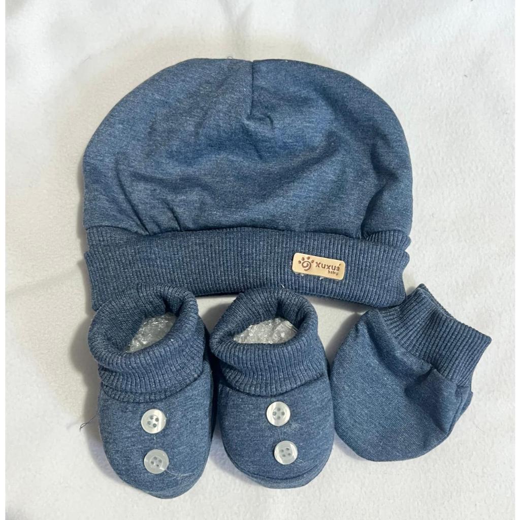 KIT TOUCA/GORRO, LUVAS E BOTINHA SAPATINHO PANTUFA BEBÊ MALHA AZUL JEANS