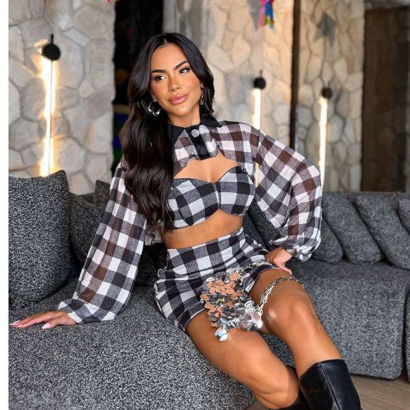 Conjunto 3 Peças Feminino – Cropped com Bojo + Saia Cintura Alta + Mini Cardigan em Tule Estampa Xadrez