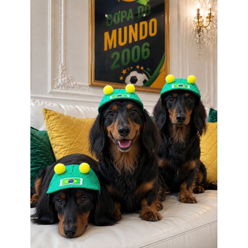 Boné Pet Copa do Mundo Verde Amarelo com Pompom Cachorro Gato Tricoline Ajustável PP ao GG