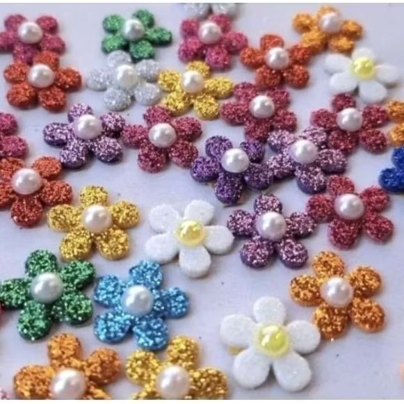 Kit 100 Peças Florzinha(sem adesivo) flor hélice de EVA Glitter Com meia pérola no Centro (Não é adesivo)