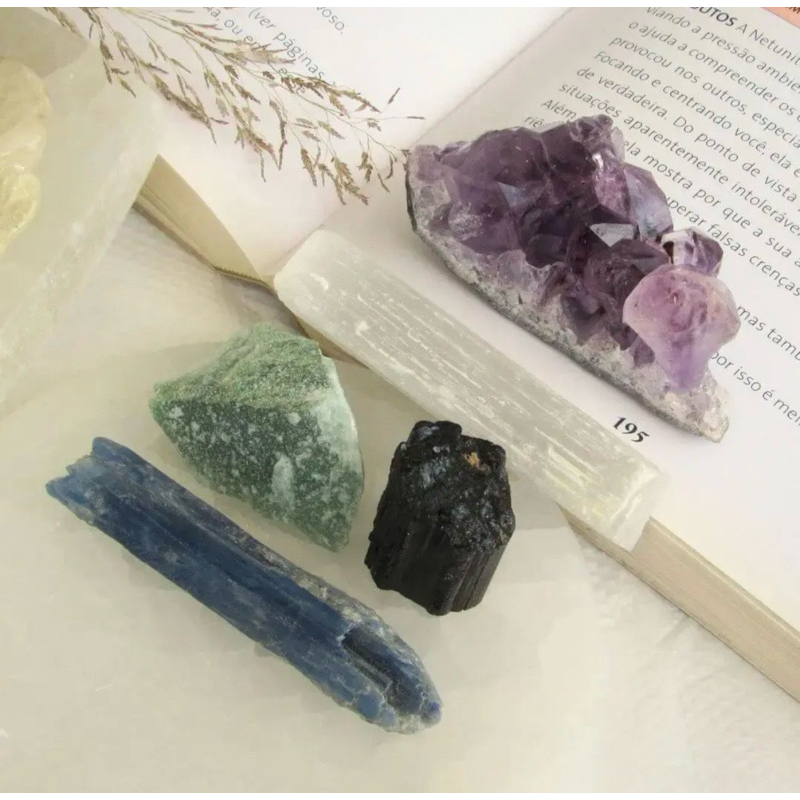 KIT PROTEÇÃO ENERGÉTICA TURMALINA NEGRA SELENITA AMETISTA CIANITA AZUL QUARTZO VERDE CRISTAIS NATURAIS
