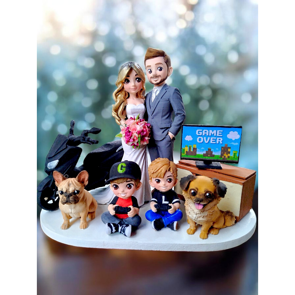 Topo de Bolo Casamento Personalizado Família com Filhos Pets e Moto Impressão 3D Pintado…