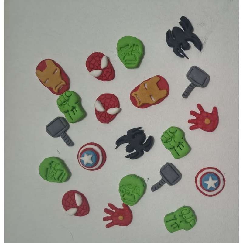 20 apliques heróis/ Hulk/ capitão América/Thor/homem ferro/homem aranha/.Vingadores aprox2,5cm/3cm Pasta Americana
