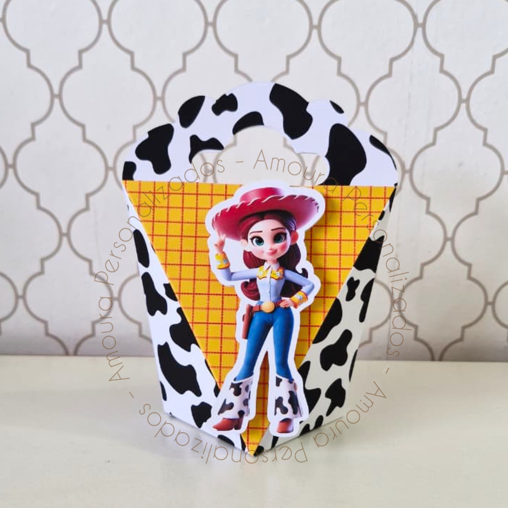 CAIXA TRIANGULOVE PERSONALIZADA PARA LEMBRANCINHAS TOY STORY| CAIXINHAS | ANIVERSARIO | WOODY| BUZZ