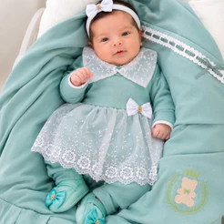 Saída Maternidade Feminina RN Completa com Manta Sapatinho Faixa e Vestido