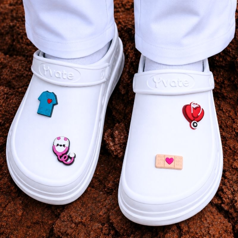 Sapato HOSPITALAR Yvate Profissional Fechado Babuche Enfermagem Eva Antiderrapante Leve Confortável (BABUCHE FECHADO)
