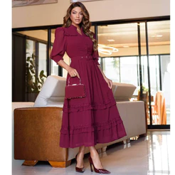 Vestido Anelise Max Midi Modesto em Musseline Toque de Seda com Guipir, Botões Funcionais, Lastex nas Costas e Cinto