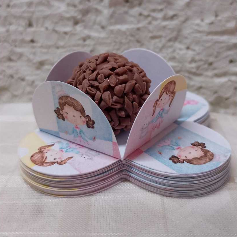 Forminhas Personalizadas Circo Rosa para Doces De Aniversário Forminha 4 pétalas para Brigadeiro