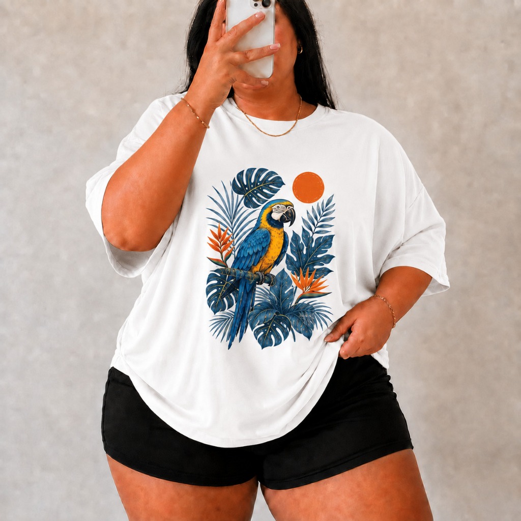 Camiseta Feminina Plus Size Oversized Tropical Arara com Modelagem Moderna e Confortável para Uso Diário e Looks Casuais