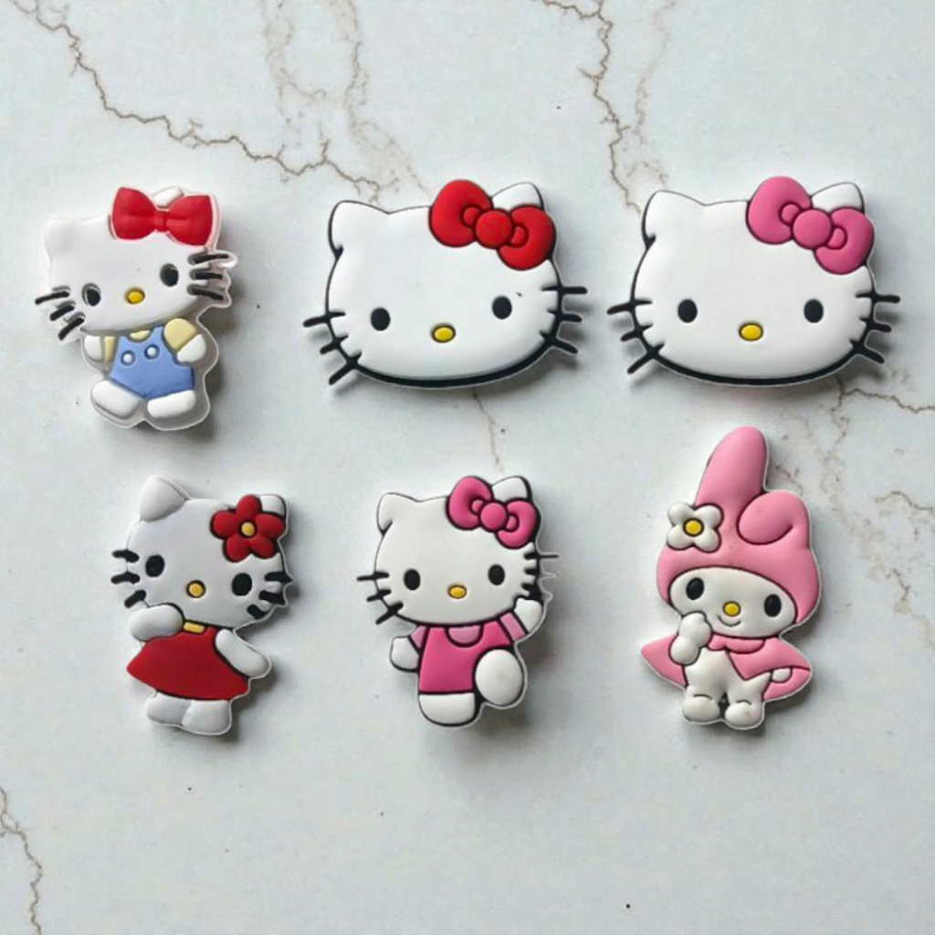 Kits com 4 a 10 Acessórios Bottons Pins Personalizados para Calçados Sandália Babuche Feminina