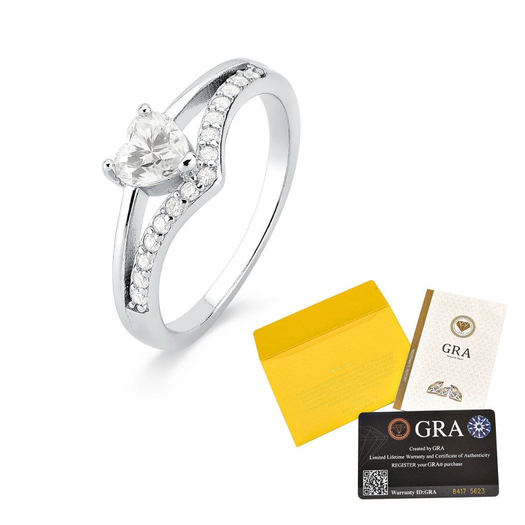 Anel Moissanite de Prata 925 Coração Cravejado