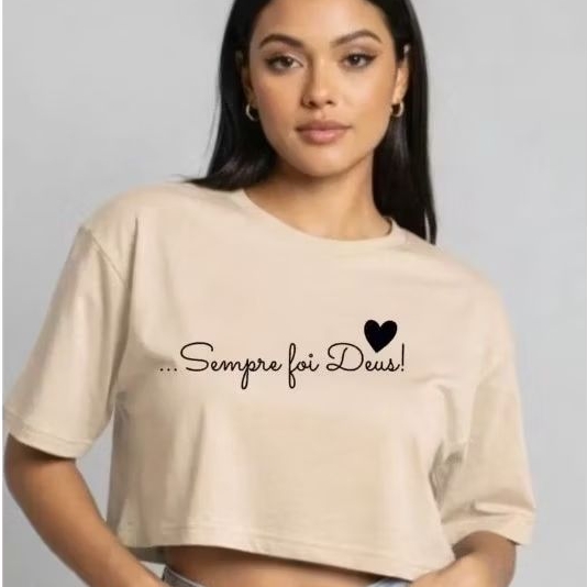 Cropped Oversized Estampa Deus 100% Algodão Penteado Feminino – Camiseta Larga Streetwear Confortável Tendência 2026