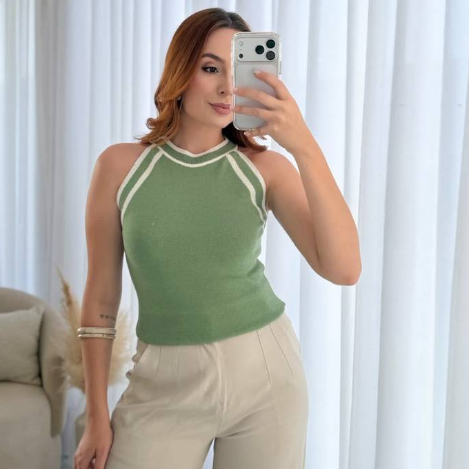 Regata Feminina de Modal Canelada com Detalhes Listrados | Blusa Sem Manga Gola Alta Ajustada Confortável e Elegante