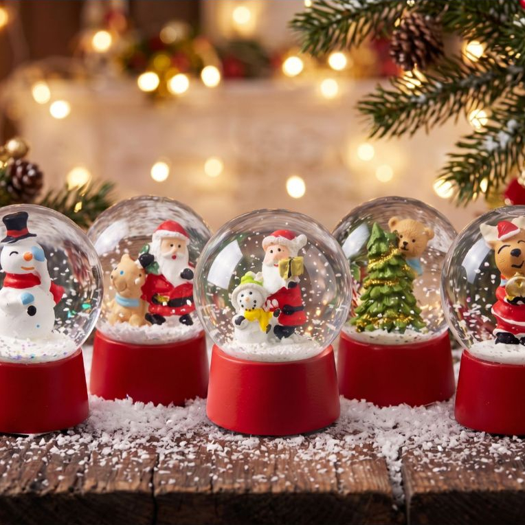 Globo de Neve Natalino Enfeite de Natal Decorativo Mini Globo com Base Vermelha 5 Modelos 6cm