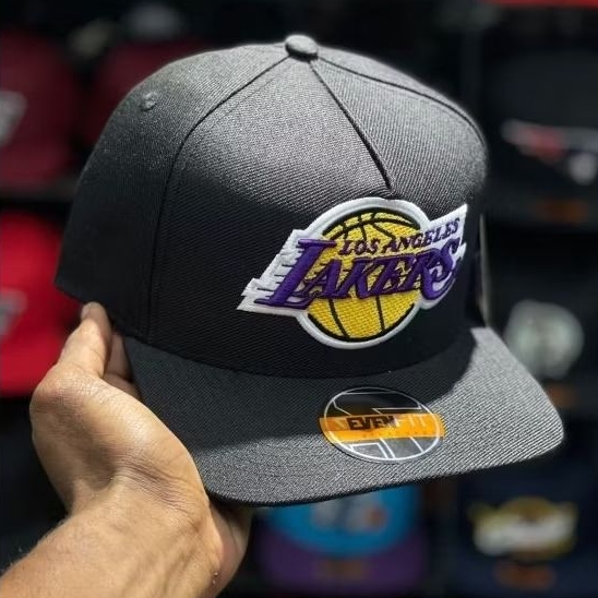 boné cap NBA Lakers, aba reta, logo bordado,com regulador Snapback, edição especial basquete esportivo preto