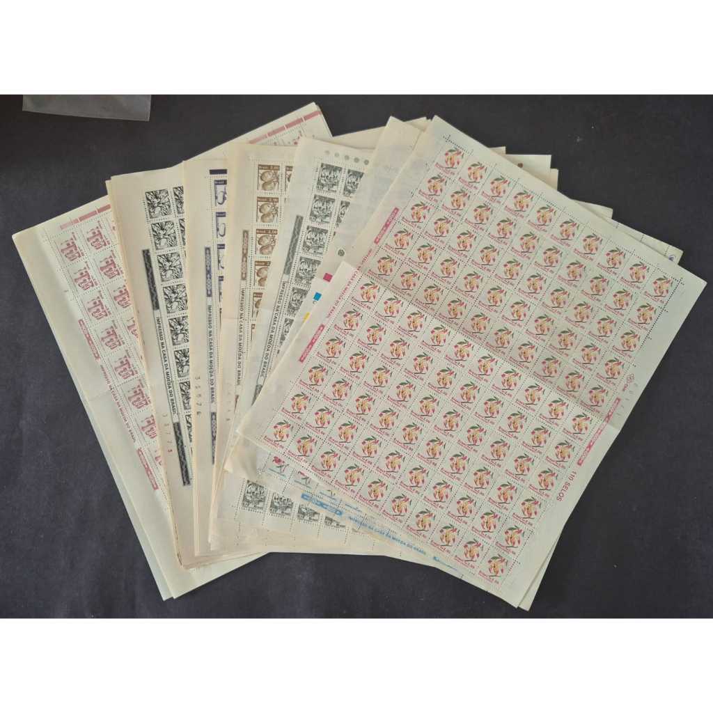 Folha com 110 selos regulares dos correios do Brasil. Selos novos - Filatelia